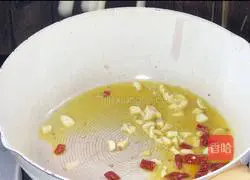 Illustration of how to make spicy and sour red cabbage lettuce 3