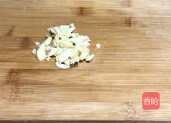 Illustration of how to stir-fry king oyster mushrooms with sweet potato leaves 3