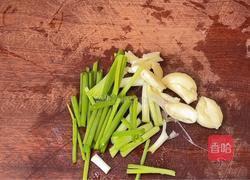 包菜鸡蛋炒粉丝的做法图解1