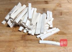 芹菜炒豆腐干的做法图解1