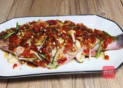 剁椒蒸鲈鱼的做法图解5