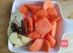 胡萝卜烧排骨的做法图解2