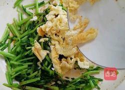 鸡蛋酱茼蒿的做法图解8