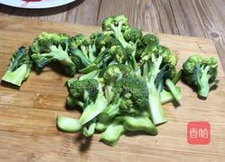 五花肉炒西兰花的做法图解2