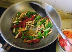 青椒豆干炒腊肠的做法图解10