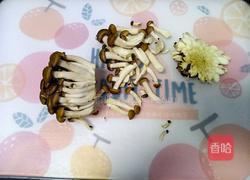 青椒培根炒蟹味菇的做法图解2