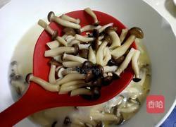 青椒培根炒蟹味菇的做法图解8