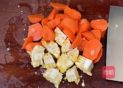 玉米胡罗卜烧排骨的做法图解1