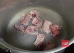 玉米胡罗卜烧排骨的做法图解2