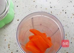 胡萝卜手擀面的做法图解1