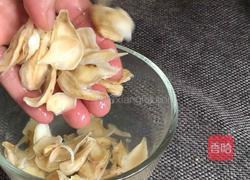 百合小米粥的做法图解1