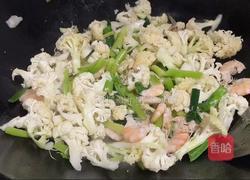 虾仁炒花菜的做法图解6