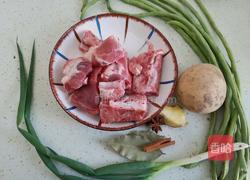 排骨土豆炖豆角的做法图解1