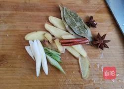 排骨土豆炖豆角的做法图解3