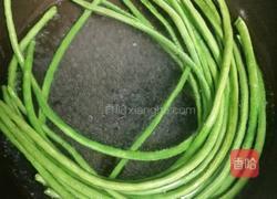麻酱蒜末拌豇豆的做法图解2