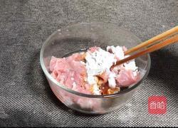 平菇炒肉的做法图解1