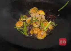 Illustration of Spicy Stir-fried Instant Noodles 10