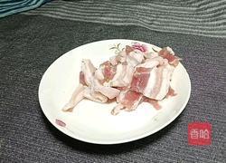蘑菇炒五花肉的做法图解1