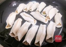 芝麻洋葱煎锅贴的做法图解1