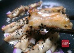 芝麻洋葱煎锅贴的做法图解4