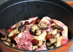 红枣香菇豚汤的做法图解3