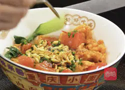 Italian innovative dishes | Illustration of how to make oil-splashed guitar pasta 4