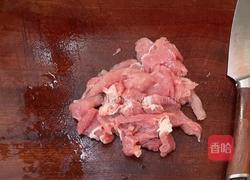 肉片炒蘑菇的做法图解2