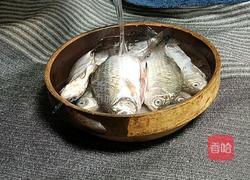 麻辣小鲫鱼的做法图解2