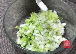 白菜包肉的做法图解2