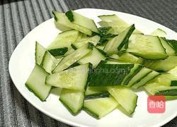 黄瓜胡萝卜炒肉片的做法图解2