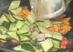 黄瓜胡萝卜炒肉片的做法图解8