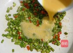 蒜苔胡萝卜炒蛋的做法图解4