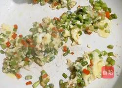 蒜苔胡萝卜炒蛋的做法图解6