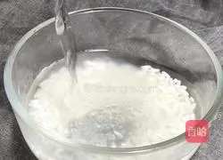 Illustration of how to make three-color minced pork porridge 1