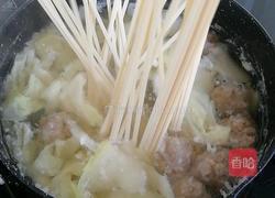 肉丸子鸡蛋热汤面的做法图解6