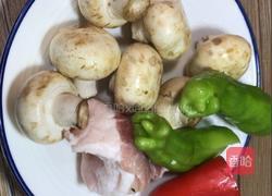 辣椒炒口蘑的做法图解1