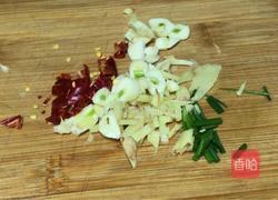 酸菜炖鲫鱼的做法图解3