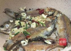 酸菜炖鲫鱼的做法图解5