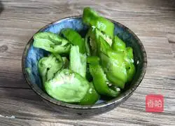 Illustration of how to make fried pumpkin with dried pepper 2