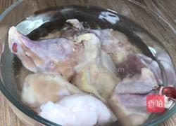 莲藕酱炖鸡腿肉的做法图解1