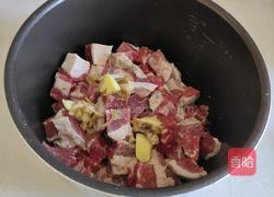 咖喱牛肉炖土豆的做法图解3