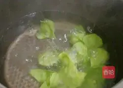 Illustration of making wontons made from cabbage skin 10