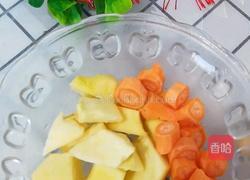 胡萝卜苹果汁的做法图解1