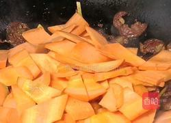 胡萝卜炒香肠的做法图解7