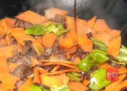 胡萝卜炒香肠的做法图解9