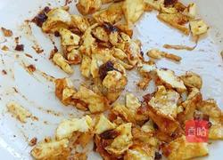 鸡蛋酱茼蒿的做法图解3