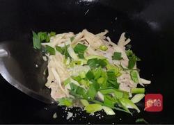 手撕杏鲍菇炒肉片的做法图解8