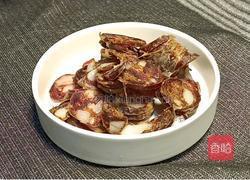 香肠炒藕片的做法图解2