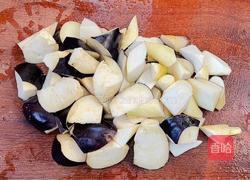 茭白茄子焖肉的做法图解1