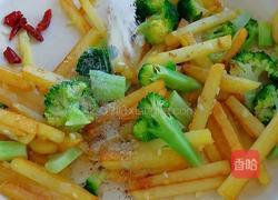 西兰花土豆条的做法图解4